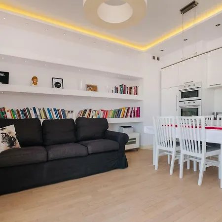 Modern Apartment Across The Ponds Warsaw Exterior photo