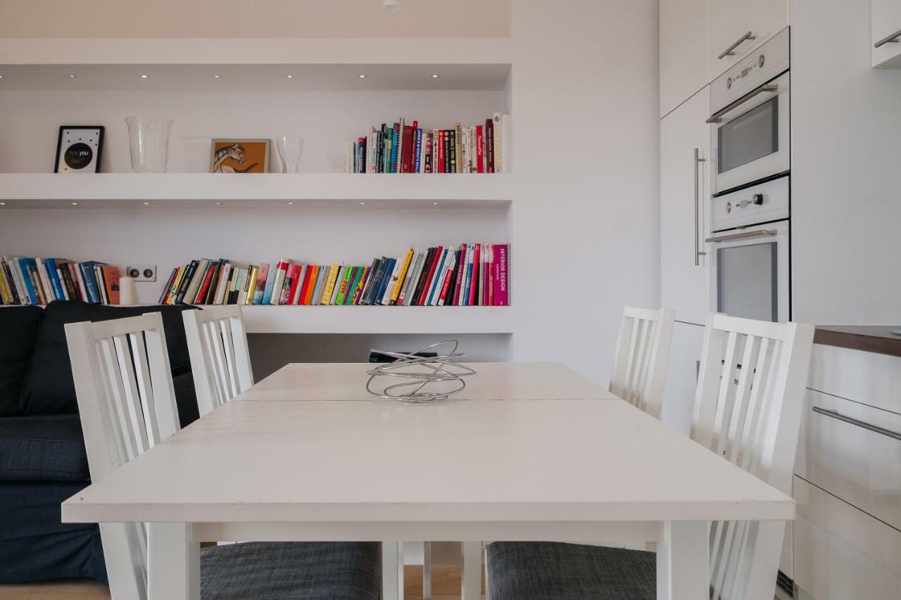 Apartment Modern Across The Ponds Warschau
