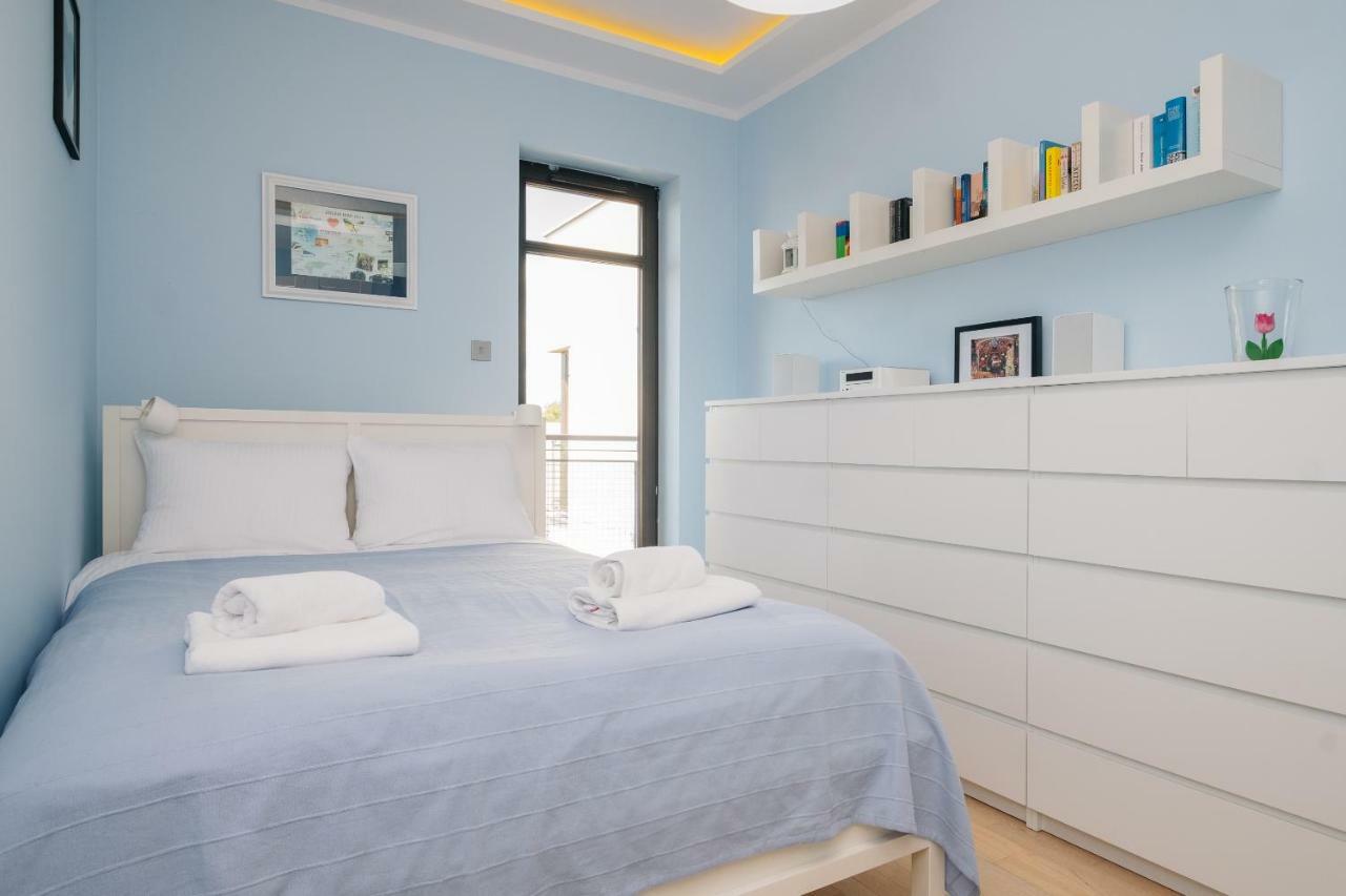 Modern Across The Ponds Apartment *